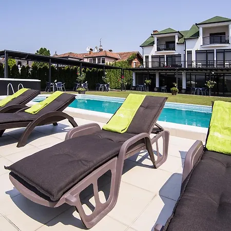 호텔 Panorama Aqualux With Free Parking 3*